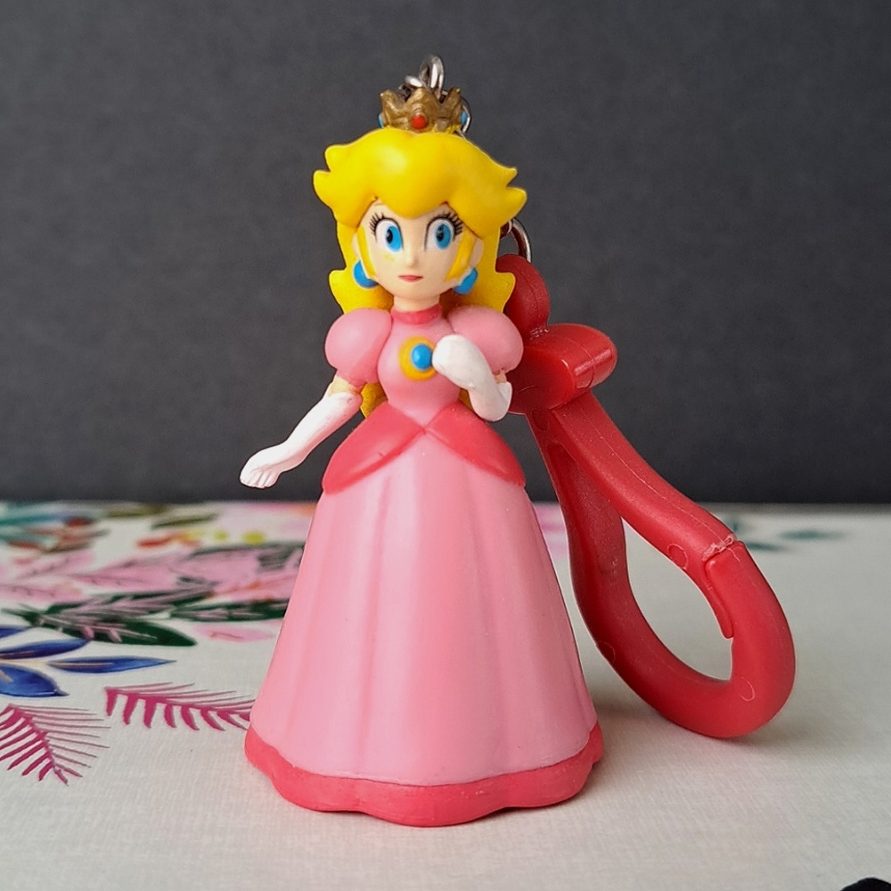 Y2k Nintendo Princess Peach Super Mario Bros Keychain 5"